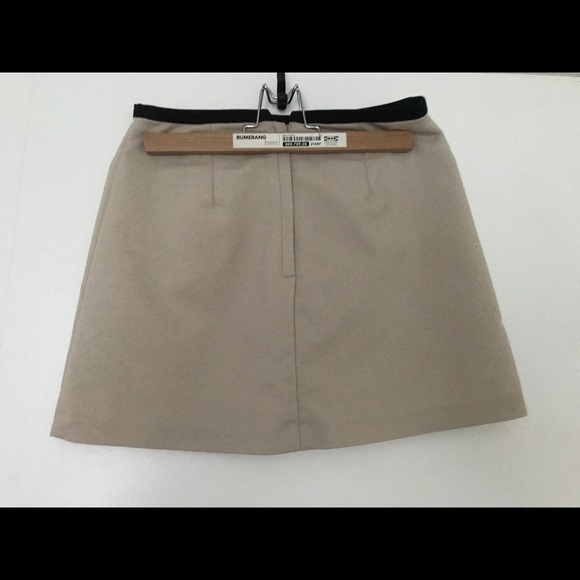 Creme coloured mini skirt with black trim on waist - Picture 2 of 3